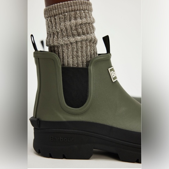 Barbour Olive Green Chelsea Boots - Picture 2 of 11